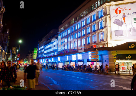 Paris, Frankreich, Öffentliche Veranstaltungen, Nuit Blanche, ("Weiße Nacht »"), öffentliche Veranstaltungen, Lichteffekte an der Fassade des BHV, Kaufhaus „La Source au Bazar“ Stockfoto