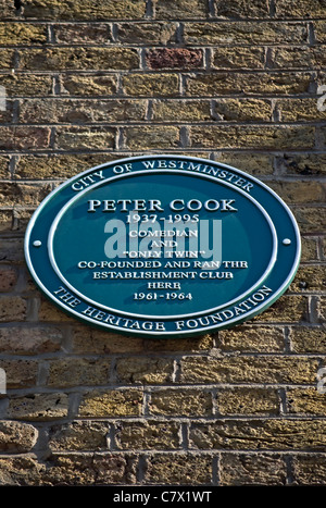 Stadt von Westminster Plaque Kennzeichnung der Website des Vereins Gründung geführt von Komiker und Satiriker Peter Cook, London, england Stockfoto