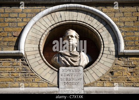 Wandnische mit Büste von Edward Geoffrey (Edward Smith-Stanley) 14. Earl von Derby, große windmill Street, London, England Stockfoto