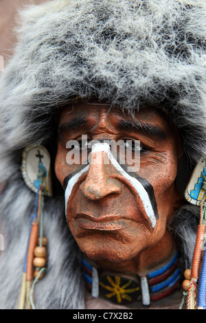 North American Indian Statue zum Verkauf am Straßenrand Galerie. Stockfoto