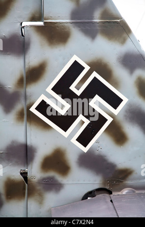 Hakenkreuz und Tarnung am Heck eines Flugzeugs der Focke-Wulf WW2 in das Imperial War Museum, London. Stockfoto