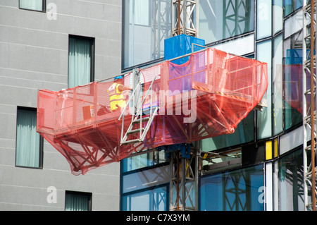 Access-Plattform auf das Holiday Inn Express Hotel im Bau in Northern Quarter, Manchester, England, Großbritannien. Stockfoto