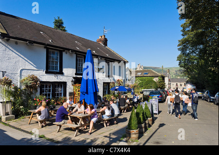 Die George Pub in der Castle Street in Castleton, Hope Valley, Peak District in Derbyshire, England, Vereinigtes Königreich Stockfoto