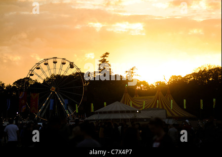 Sonnenuntergang auf einem Musikfestival in Irland. Stockfoto