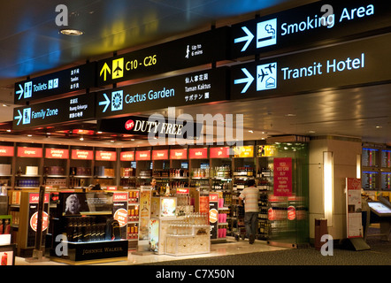 Duty Free Shop und Flughafen Zeichen in dem terminal, Changi Airport Singapur Asien Stockfoto