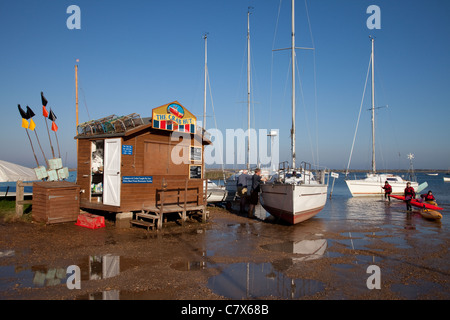 Flut an Brancaster Staithe, Norfolk Stockfoto