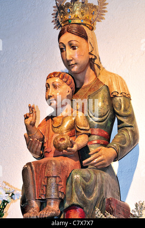 Spanien, Jakobsweg: Romanische Madonna in der Kirche Santa Maria la Real in O Cebreiro Stockfoto