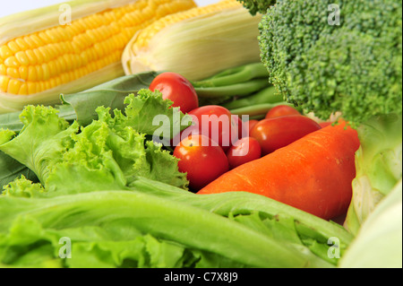 Frisches Gemüse isoliert auf weißem Hintergrund Stockfoto