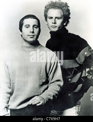 SIMON und GARFUNKEL Promo-Foto von Paul Simon auf der linken Seite und Art Garfunkel über 1960 Stockfoto