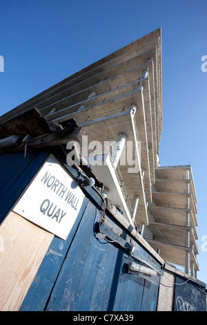 Verlassen die Räumlichkeiten des geplanten neuen Hauptsitzes der Anglo Irish Bank am Spencer Dock, Dublin, Irland. Foto: Jeff Gilbert Stockfoto