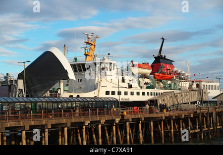 ISLE OF MULL Craigmure nach Oban Fähre, Caledonian MacBrayne Fähre neben Craigmure, Sound of Mull, Isle of Mull, Argyll and Bute, Schottland, VEREINIGTES KÖNIGREICH Stockfoto