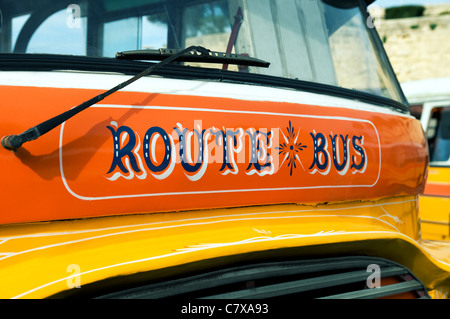 Einer der alten Sonderbusse an Valletta Bus Station, Malta Stockfoto