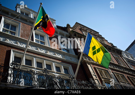 Die Flagge von St. Vincent und die Grenadinen und St. Kitts-Nevis-Flagge Stockfoto