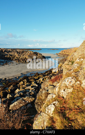 Sanna Bay, typischer Blick vom Portuaik zum Sanna Coastal Walk, Richtung Senna mit Isle of Muck und Rum in der Ferne, Ardnamurchan, Schottland, UK Stockfoto