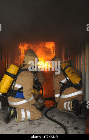 UK-Feuerwehr-Ausbildung bei Fire Training Boden Sumburgh Shetlandinseln Stockfoto