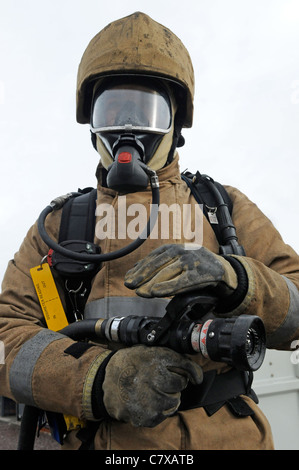 UK-Feuerwehr-Ausbildung bei Fire Training Boden Sumburgh Shetlandinseln Stockfoto