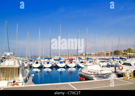 blaue Yachthafen Port in Salou Tarragona in Katalonien Spanien Stockfoto