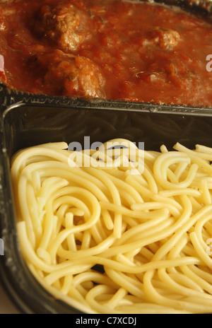 Fertiggerichte der vegetarischen Quorn Frikadellen und spaghetti Stockfoto