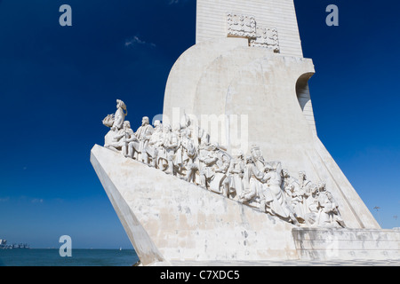 weißes Stein Schiff förmige Denkmal der Entdeckungen hagelt Portugals berühmten Seefahrer und Geschichte, Portugal Stockfoto