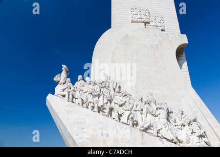 weißes Stein Schiff förmige Denkmal der Entdeckungen hagelt Portugals berühmten Seefahrer und Geschichte, Portugal Stockfoto