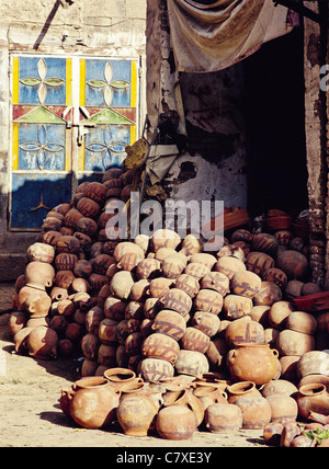 Keramik im Suq al-Milh Markt in Sanaa, Jemen Stockfoto