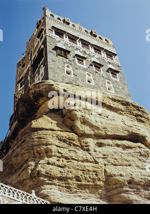 Dar al-Hajar (Rock Palace) im Tal des Wadi Dahr, Jemen - The Palace wurde als Sommerresidenz für Imam Yahya in den 1930er Jahren gebaut. Stockfoto