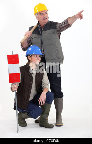 Handwerker, die von ihrer Arbeit abgelenkt zu werden Stockfoto