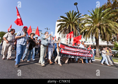 Demonstration gegen den IWF, Sparmaßnahmen und Verteidigung der Beschäftigung, Löhne und Renten. Lissabon, 1. Oktober 2011. Stockfoto