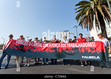 Demonstration gegen den IWF, Sparmaßnahmen und Verteidigung der Beschäftigung, Löhne und Renten. Lissabon, 1. Oktober 2011. Stockfoto