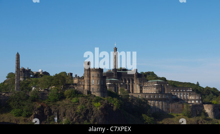 Nelsons Denkmal und die schottische Regierung Gebäude in Edinburgh Stockfoto