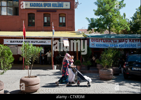 Kadirga Sportverein. Alte Gassen in der Altstadt von Istanbul, in der Nähe der blauen Moschee entfernt. Stockfoto