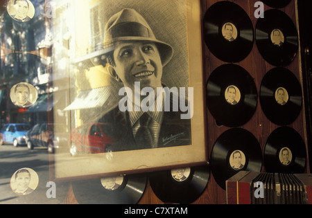 Argentinien, Buenos Aires: Fenster von einem Antiquitätengeschäft Stockfoto