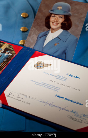 Pan American Airlines Flug Stewardess-Diplom und Foto, 1973 Stockfoto