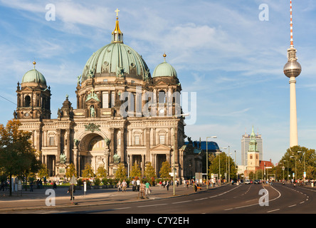 Blick in Richtung Kathedrale, Marienkirche und Fernsehen Turm, Berlin, Deutschland Stockfoto