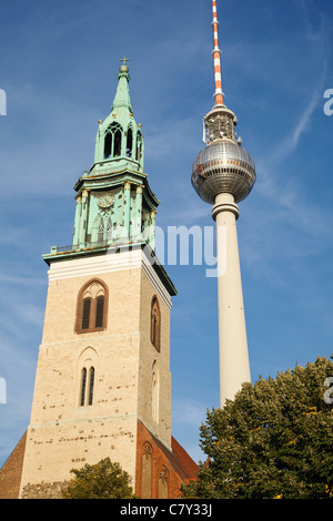 Turm der Marienkirche und Fernsehen, Berlin, Deutschland Stockfoto