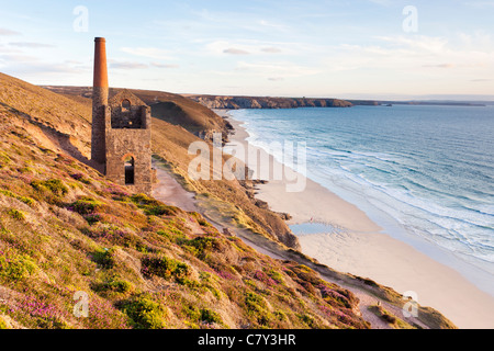 Das historische Towanroath Maschinenhaus bei Wheal Coates in der Nähe von St. Agnes Cornwall England. Stockfoto