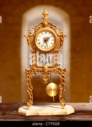 alte Vintage Messing Pendeluhr Stockfoto