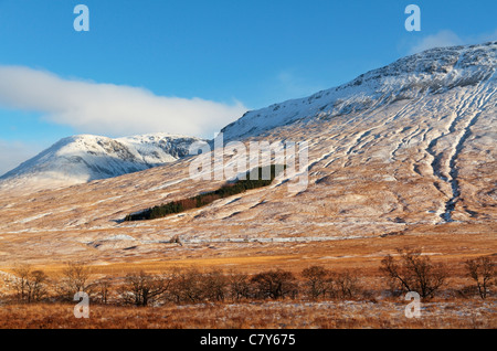 Schneebedeckte Winterschneeszene von Ben Dorain, Bridge of Orchy, Argyll and Bute, Schottland, Vereinigtes Königreich Stockfoto