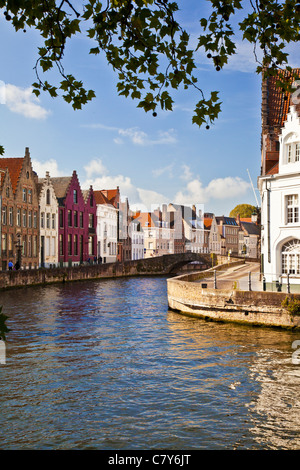 Blick auf Kanal entlang der Spinolarei und Spiegelrei in Bruges,(Brugge), Belgien Stockfoto