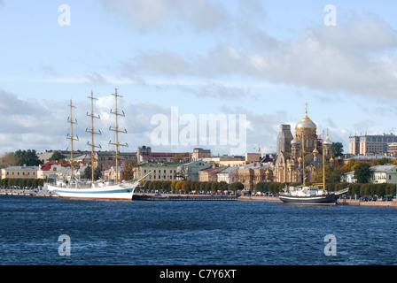 Segelschiff in St. Petersburg am Fluss Newa Russland Stockfoto