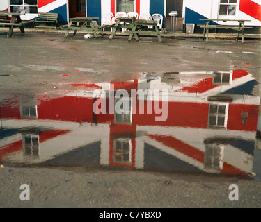 Reflexion der Union Inn, Saltash, Cornwall Stockfoto