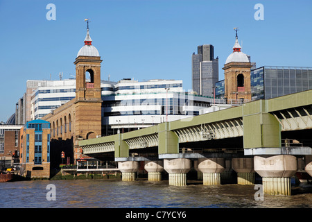 Blackfriars Station und Bridge in London, England Stockfoto