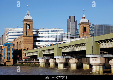 Blackfriars Station und Bridge in London, England Stockfoto