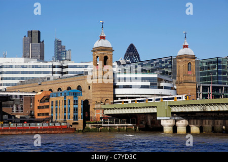 Blackfriars Station und Bridge in London, England Stockfoto