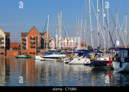 Yachten in Sovereign Harbour Marina Eastbourne UK GB Stockfoto