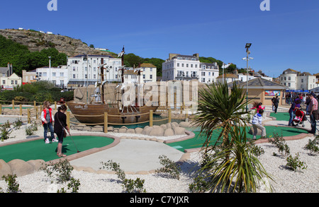 Crazy Golf an der Küste von Hastings East Sussex, England, UK, GB Stockfoto