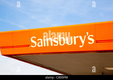 Zeichen, Sainsbury's, Supermarkt und Tankstelle, Kent, UK Stockfoto