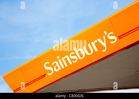 Zeichen, Sainsbury's, Supermarkt und Tankstelle, Kent, UK Stockfoto