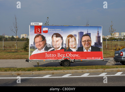 Wahlen in Polen (2011) - Mobile Werbebanner der SLD (Polens Rechte Demokratycznej) Stockfoto