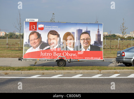 Wahlen in Polen (2011) - Mobile Werbebanner der SLD (Polens Rechte Demokratycznej) Stockfoto